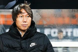 Cầu thủ J3 Nhật Bản bị đình chỉ vô thời hạn vì quan tâm đến chân phụ nữ